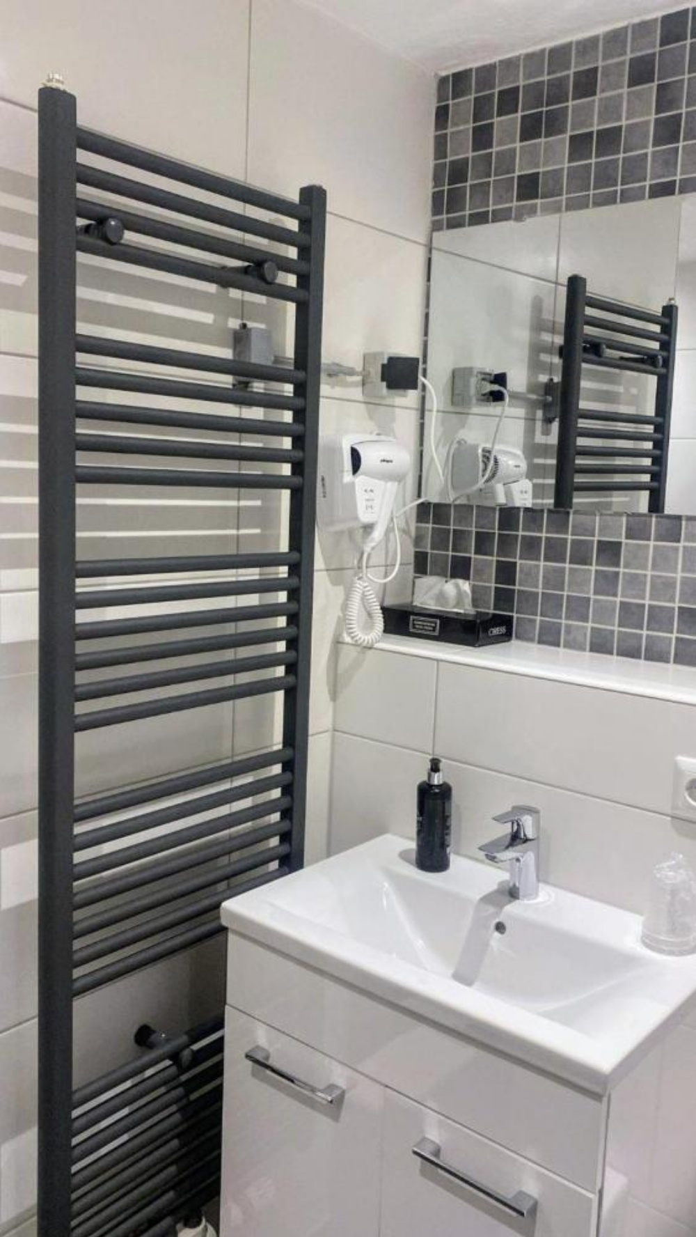 Room image 4